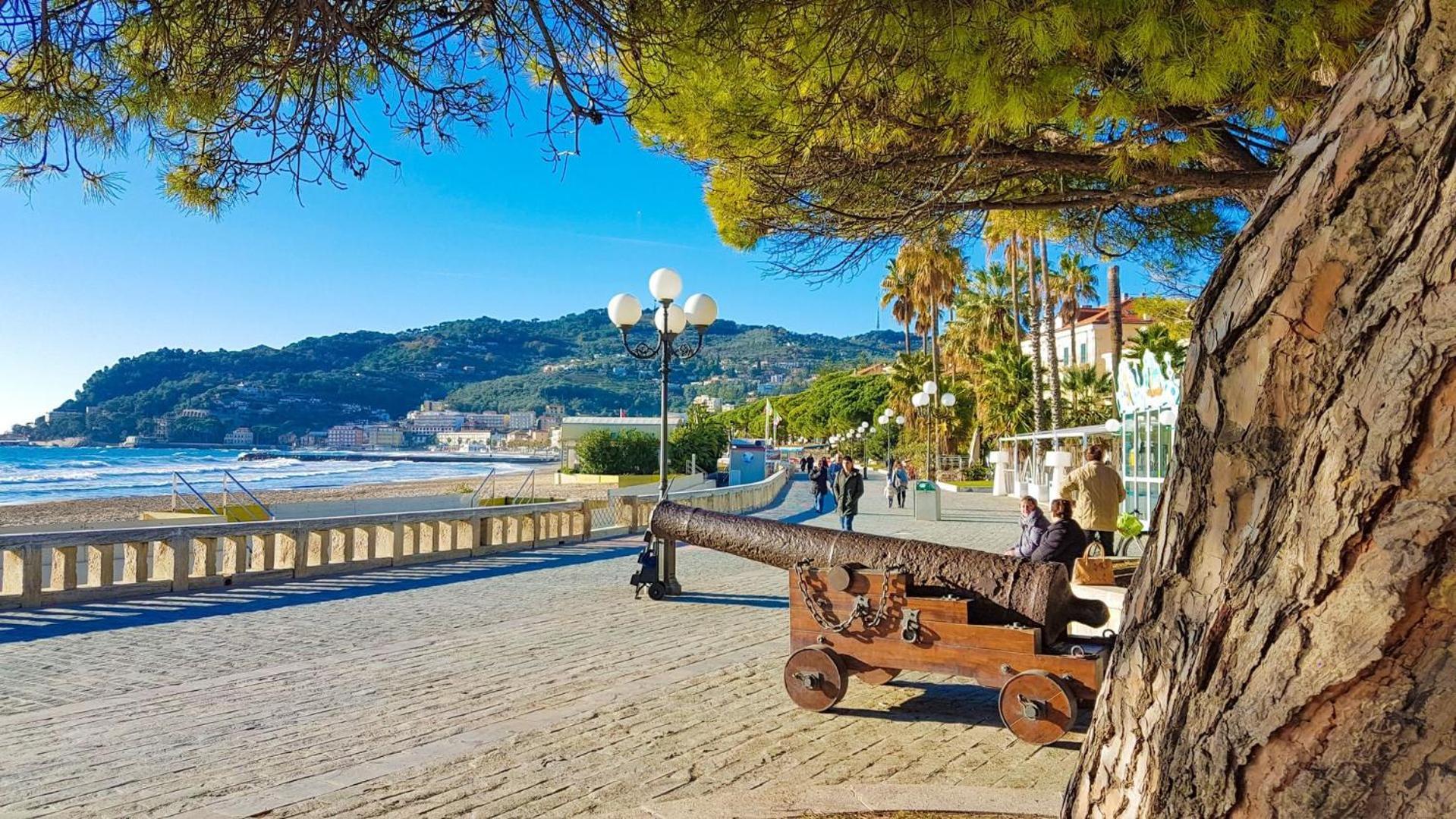 Casa Bisou Italia Wifi Et Parking Free Privato Villa Diano San Pietro Exterior foto