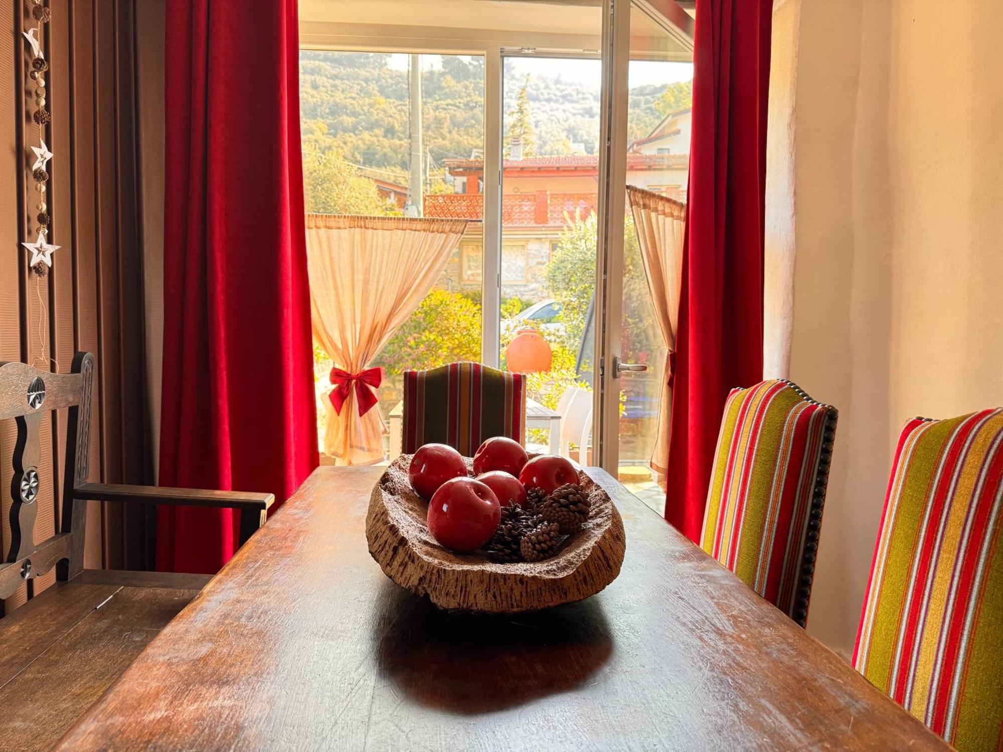 Casa Bisou Italia Wifi Et Parking Free Privato Villa Diano San Pietro Exterior foto